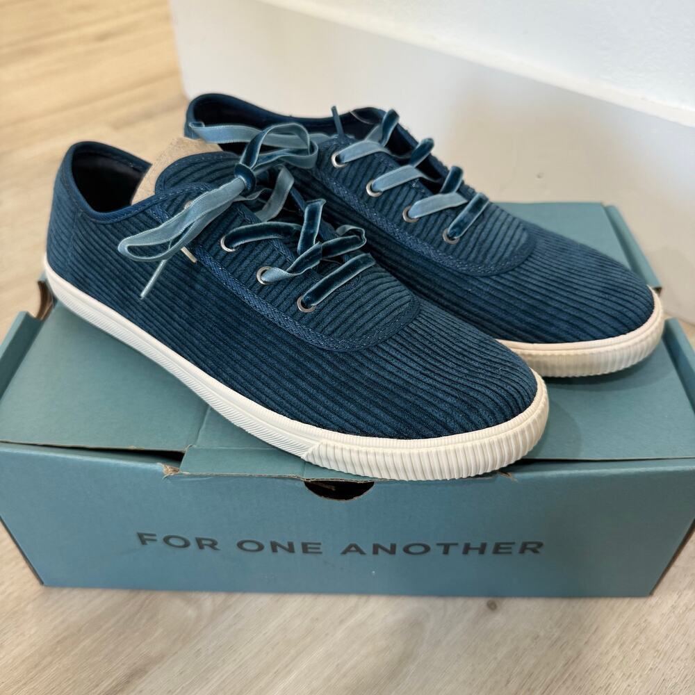 NWT TOMS Carmel Atlantic Corduroy Velvet Lace Up Blue Comfort Sneaker Size 7.5